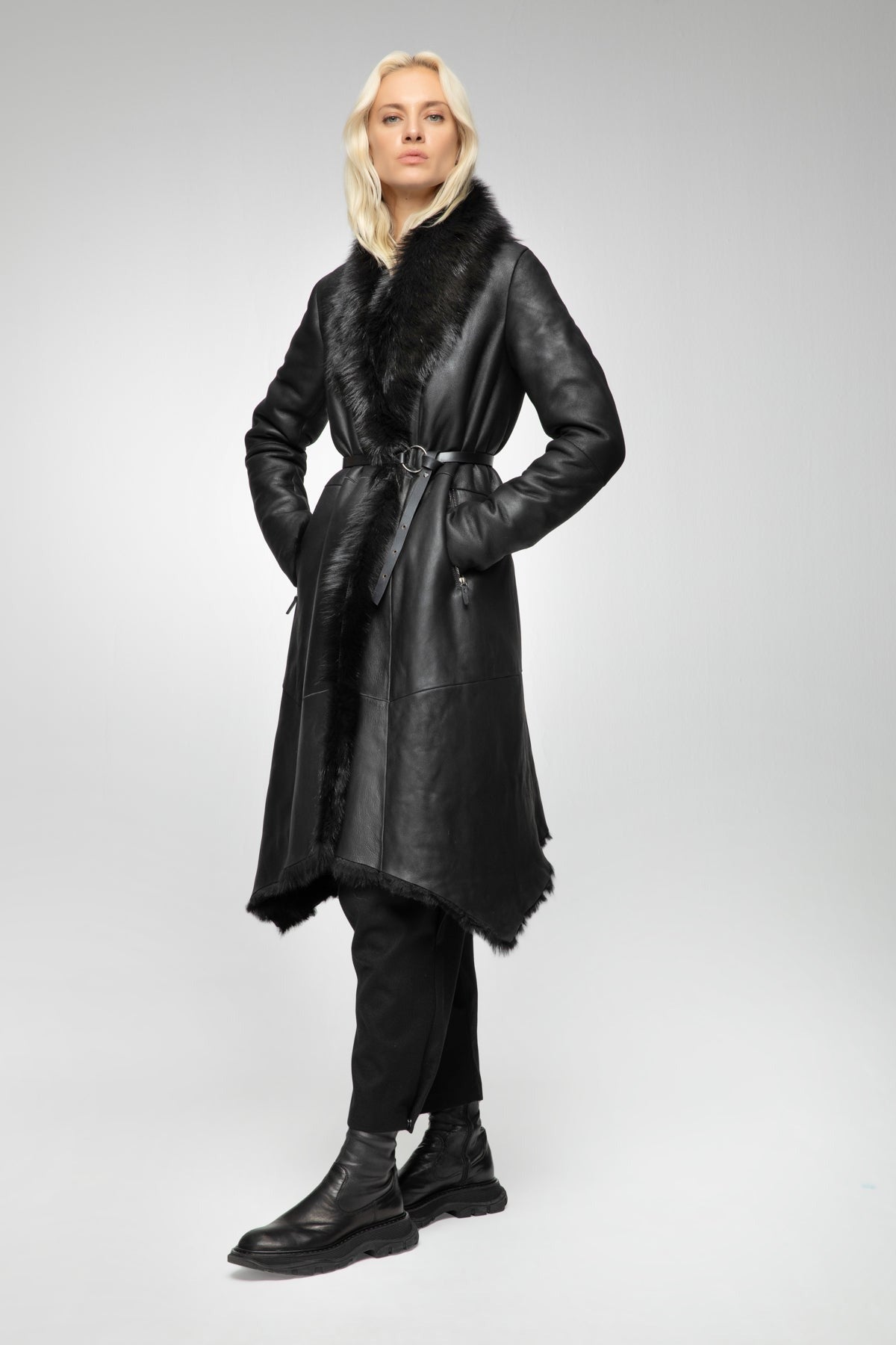 Women's Shearling Leather Trench Coat In Black