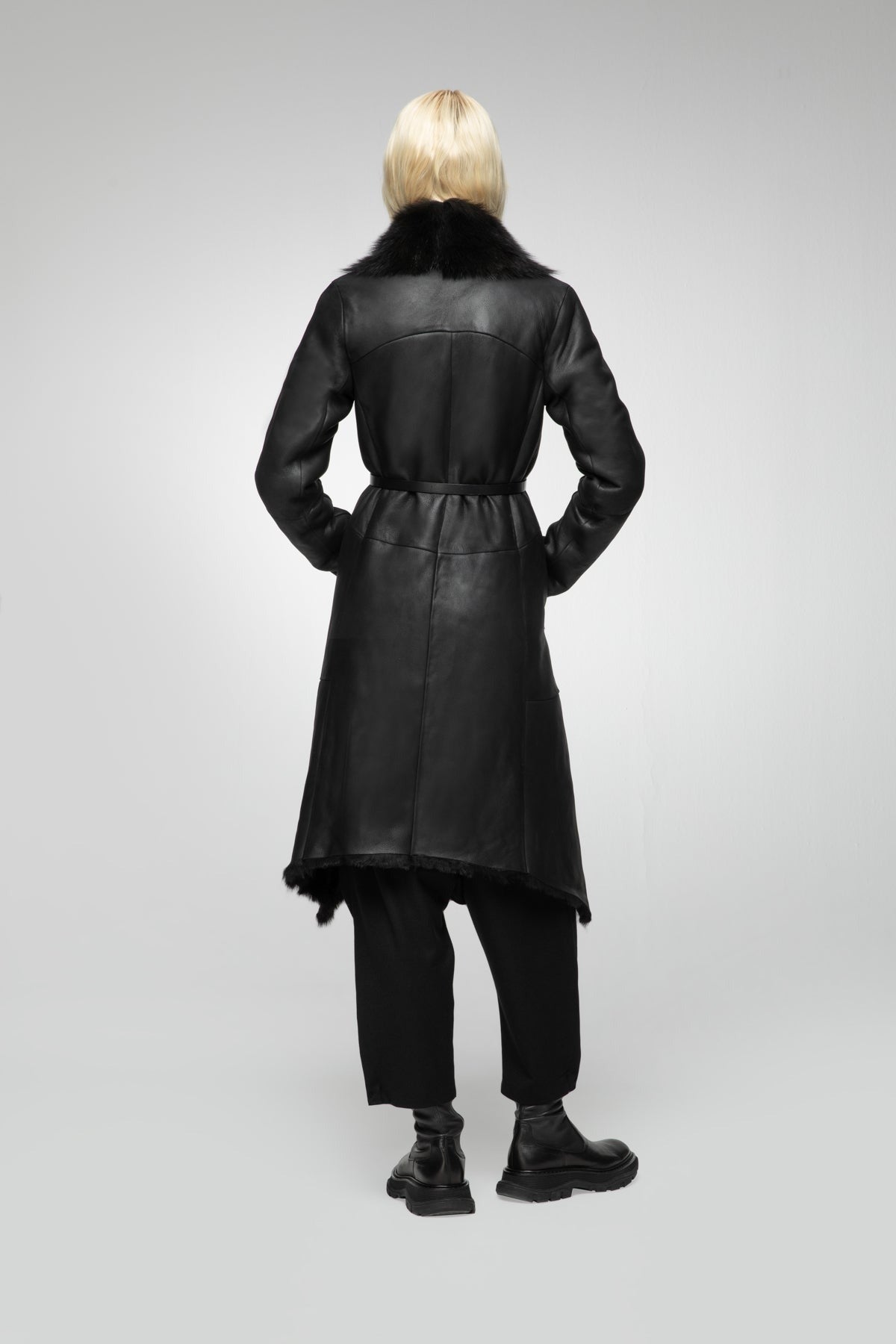 Women's Shearling Leather Trench Coat In Black