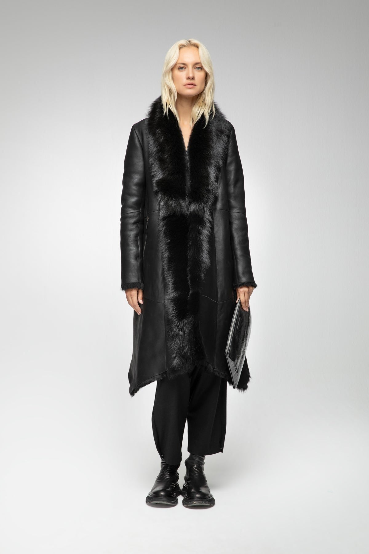 Women's Shearling Leather Trench Coat In Black